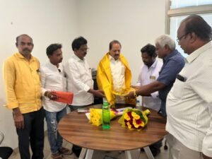 టీడీపీ ముఖ్యనాయకులు శ్రీ జనార్దన్ గారితో కార్పెంటర్స్ యూనియన్ నాయకులు